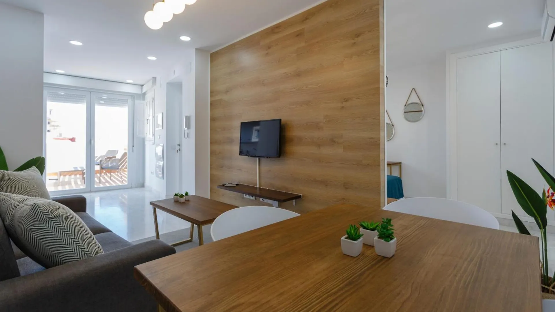 Apartamentos La Brujula By Cadizrentals 0*, كاديز
